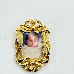 Avon 1990 Pride and Joy Gold Tone Miniature Photo Frame Pin Brooch Scroll